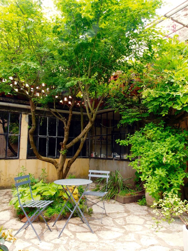 Outdoor dining - Charming house in the heart of Castelfranc (Castelfranc)