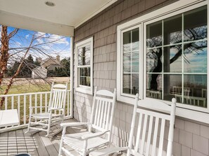 Terrace/patio - Minutes from Downtown Easton and St. Michaels | Private Dock | Kayak | Pet Frien (Royal Oak)