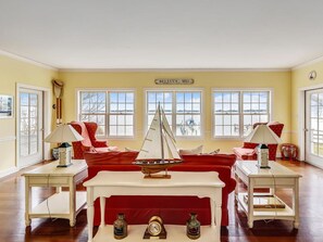 Interior - Minutes from Downtown Easton and St. Michaels | Private Dock | Kayak | Pet Frien (Royal Oak)