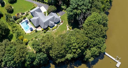 Queenstown Waterfront | Boat Ramp | Pool | Private Dock