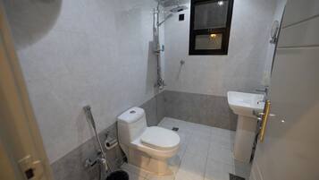 Ducha, cabezal de ducha tipo lluvia, secador de pelo, pantuflas