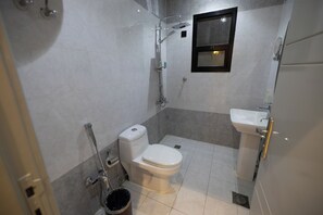 Shower, rainfall showerhead, hair dryer, slippers - Malath Raqi (Riyadh)
