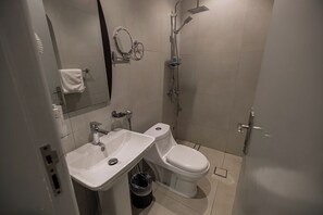 Standard Room | Bathroom | Shower, rainfall showerhead, hair dryer, slippers