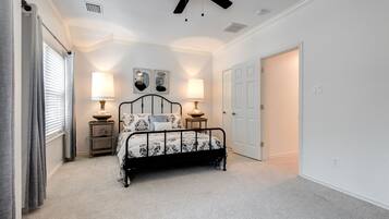 3 bedrooms, desk, iron/ironing board, free WiFi