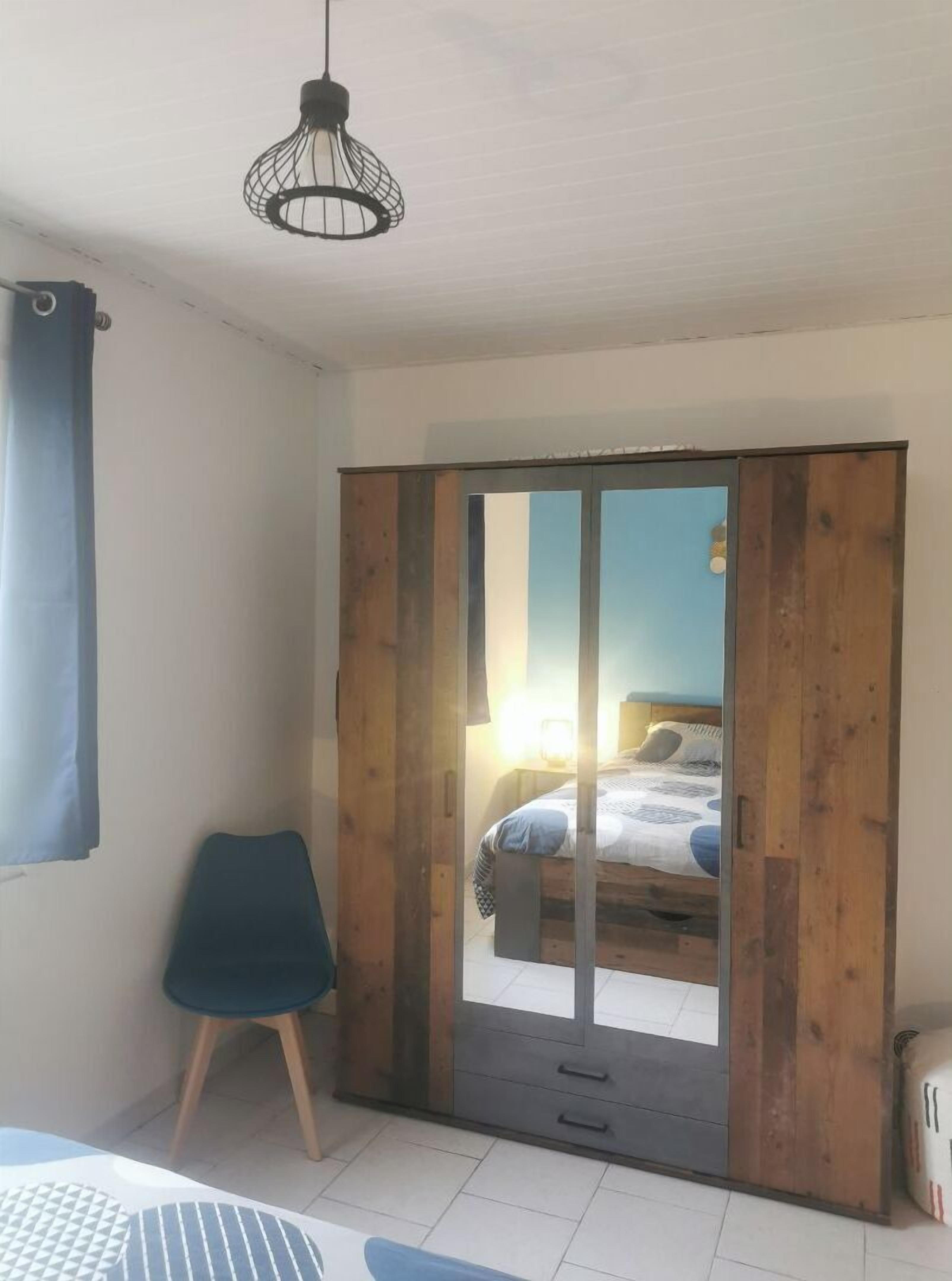 1 chambre, fer et planche à repasser, Wi-Fi gratuit, draps fournis