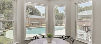 Luxury Escape Home with pool/spa/game room