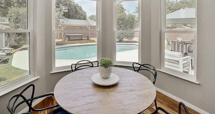 Luxury Escape Home with pool/spa/game room