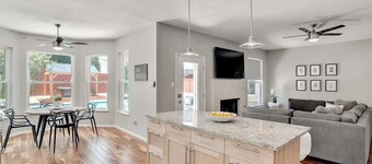 Luxury Escape Home with pool/spa/game room