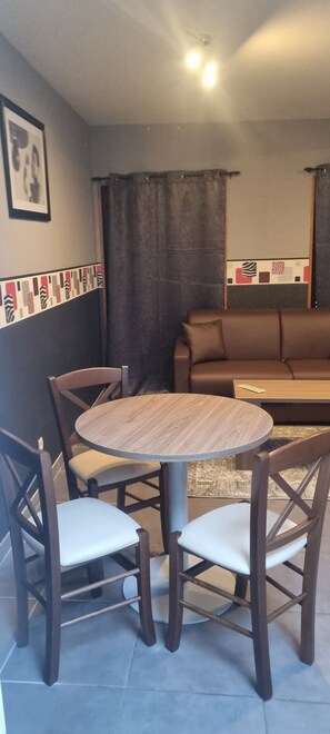 City Townhome | Living area