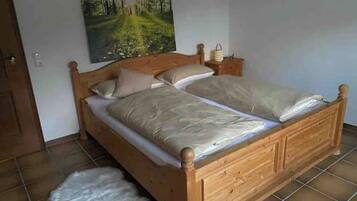 9 bedrooms, desk, iron/ironing board, travel crib