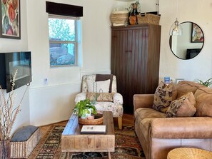 Smart TV, fireplace, stereo