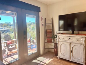 Interior - Unique Studio With Bathroom Built Into The Rocks. Dog friendly🐾 & Fire Pit (Prescott)