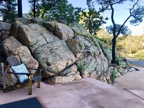 Unique Studio With Bathroom Built Into The Rocks. Dog friendly🐾 & Fire Pit