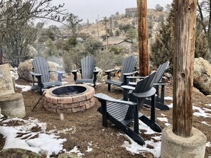 Property grounds - Unique Studio With Bathroom Built Into The Rocks. Dog friendly🐾 & Fire Pit (Prescott)