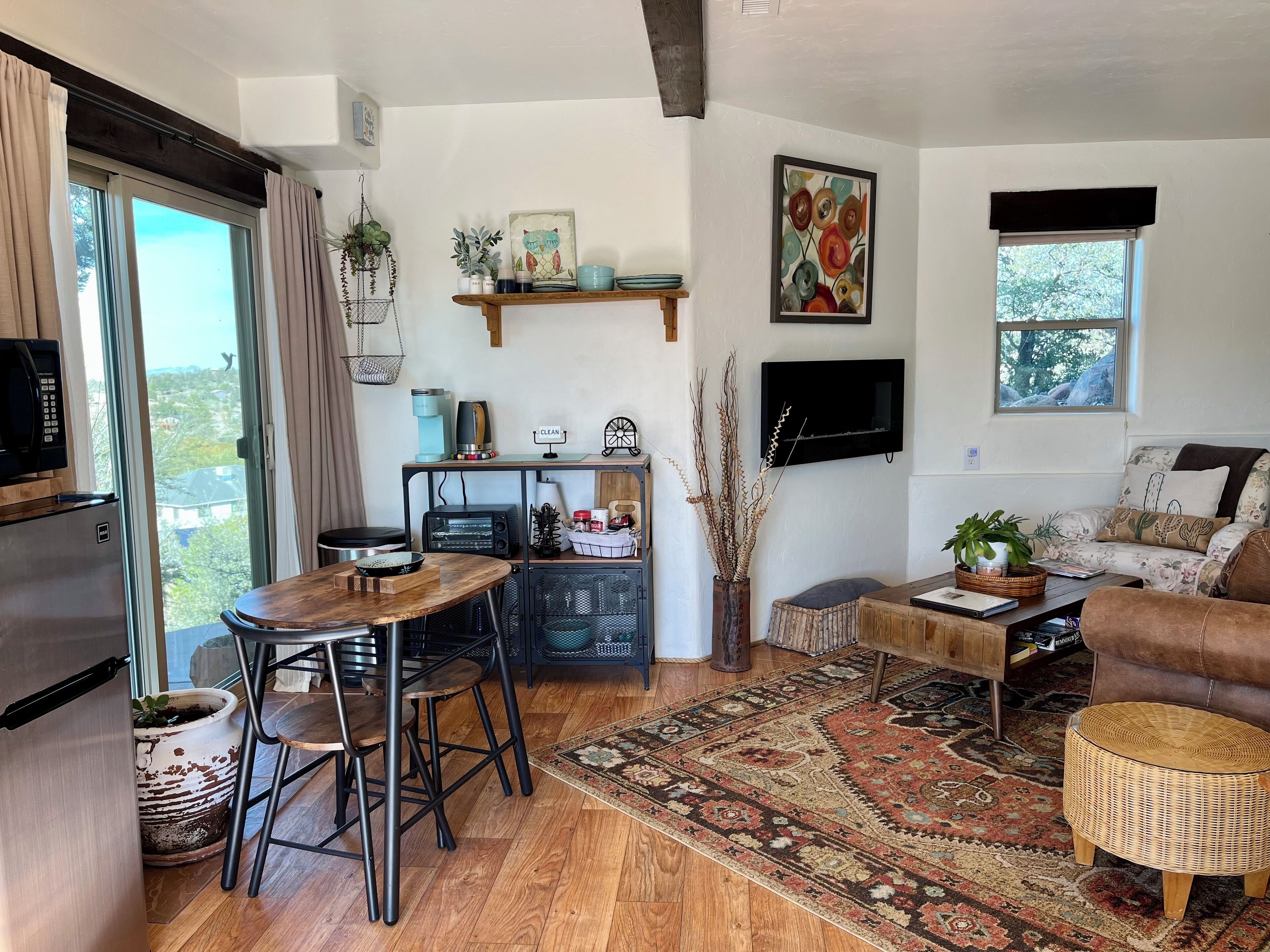 Smart-TV, Kamin, Stereoanlage
