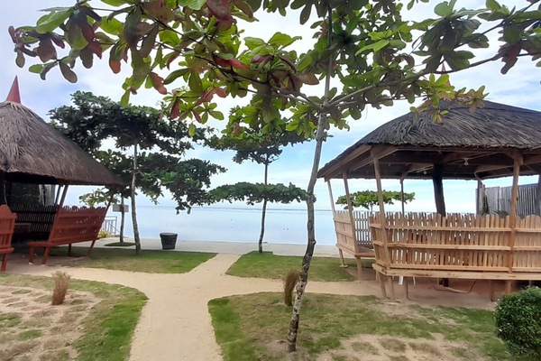 Bahay Kubo Huts in front of Takbo Beach and Ocean.
