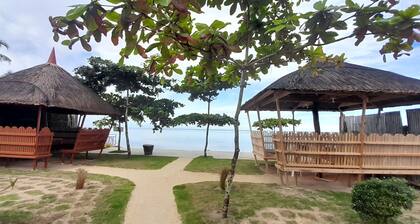 One King Size Bed + Amenities