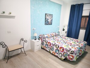 2 chambres, fer et planche à repasser, Internet gratuit, draps fournis