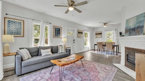 TV - The Blue House in Historic Downtown Lakeland (Lakeland)