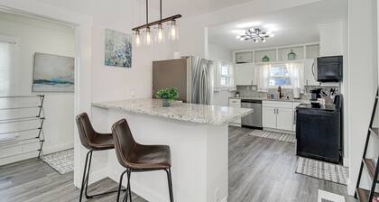 The Blue House in Historic Downtown Lakeland