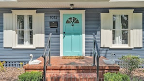 Exterior detail - The Blue House in Historic Downtown Lakeland (Lakeland)