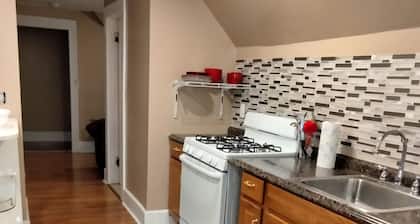 THIRD FLOOR LOFT STYLE APARTMENT