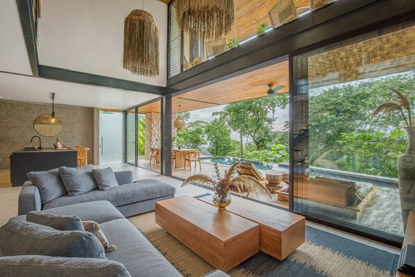 Smart TV, stereo - Villa Lasai - Brand New Luxury Villa (Puntarenas Province)