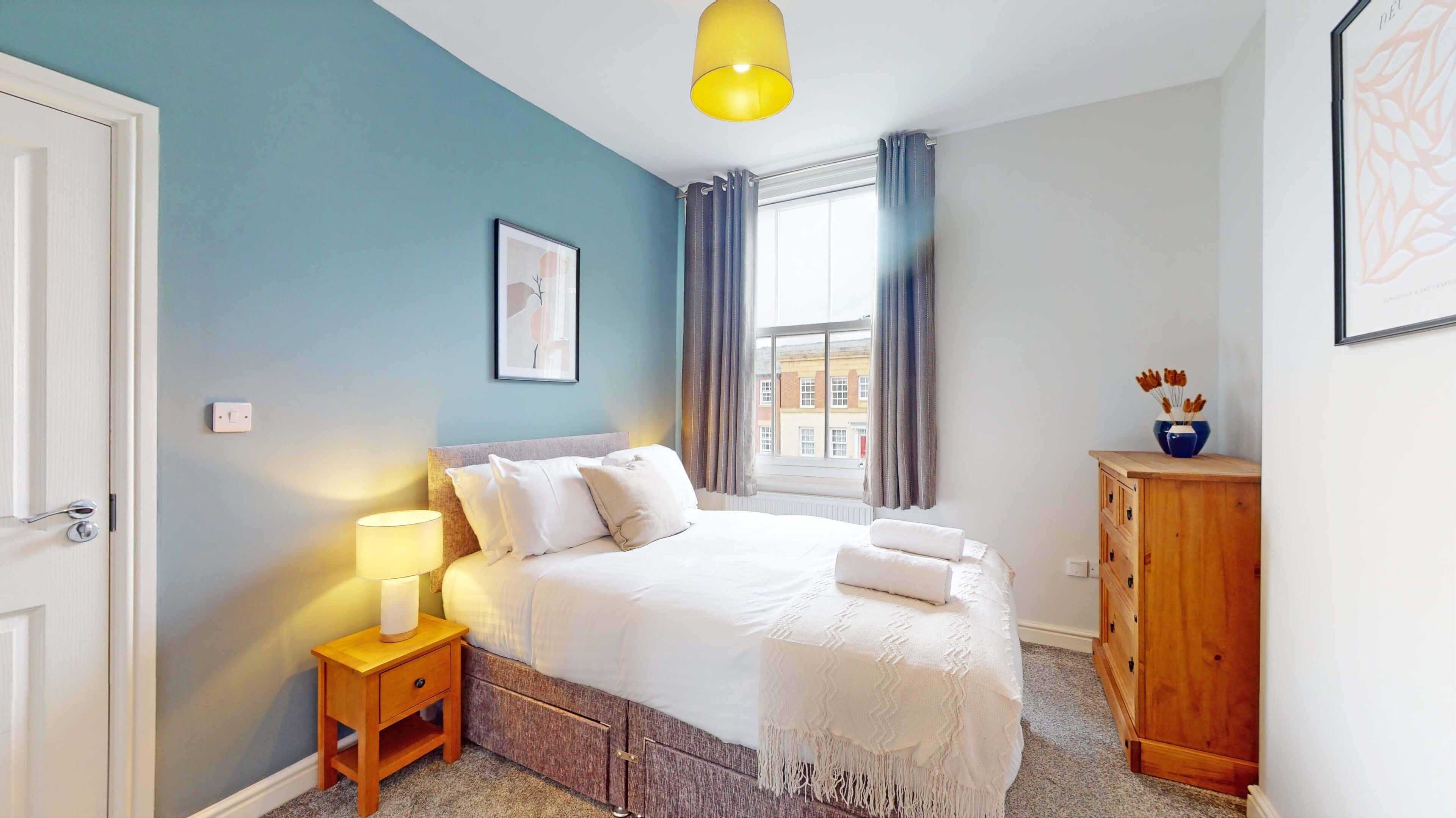 5 bedrooms, iron/ironing board, WiFi, bed sheets