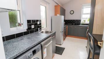 Réfrigérateur, lave-vaisselle, bouilloire électrique, grille-pain