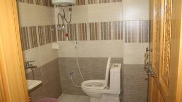Standard Double Room | Bathroom