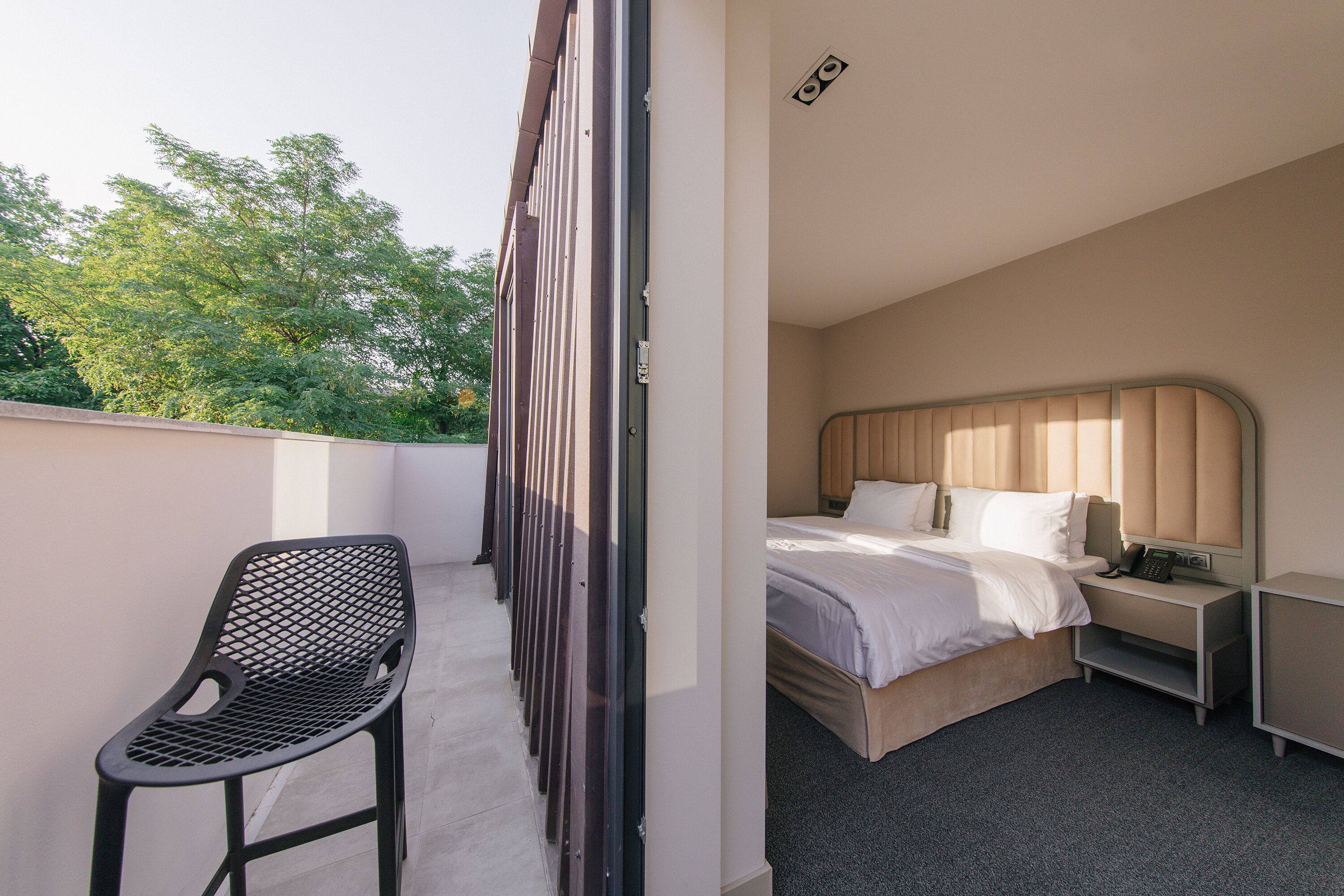 Deluxe Double Room | Hypo-allergenic bedding available, minibar, in-room safe, soundproofing