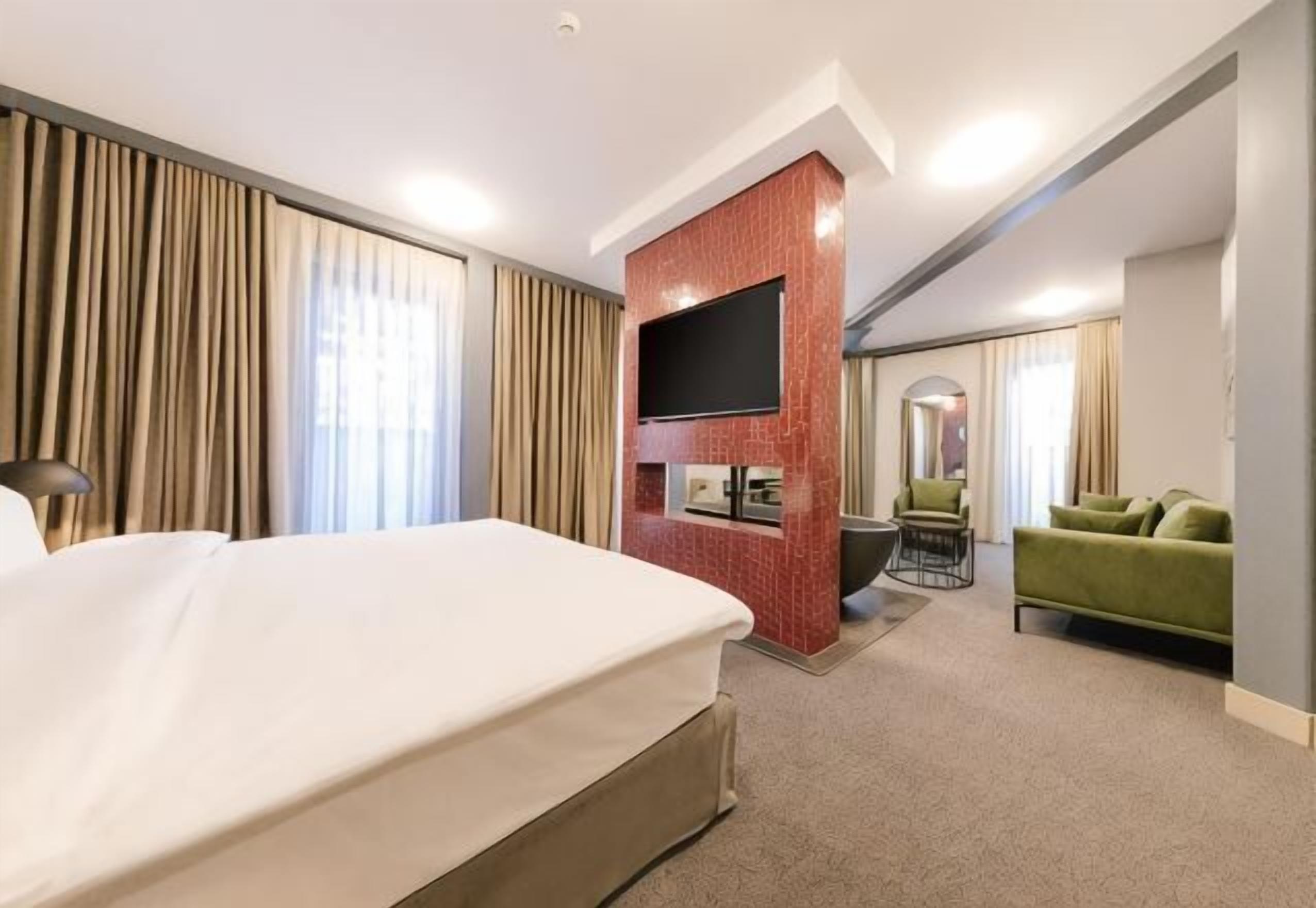 Hypo-allergenic bedding, minibar, in-room safe, iron/ironing board