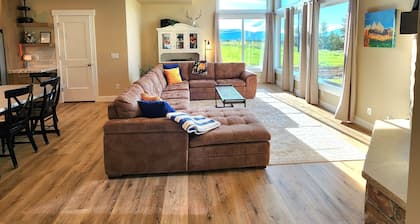 New home in the heart of Alpine!