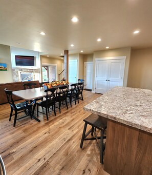 Dining - New home in the heart of Alpine! (Alpine)