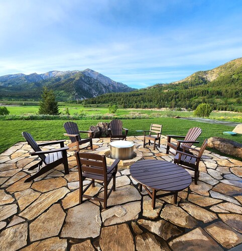 New home in the heart of Alpine!