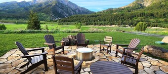 New home in the heart of Alpine!