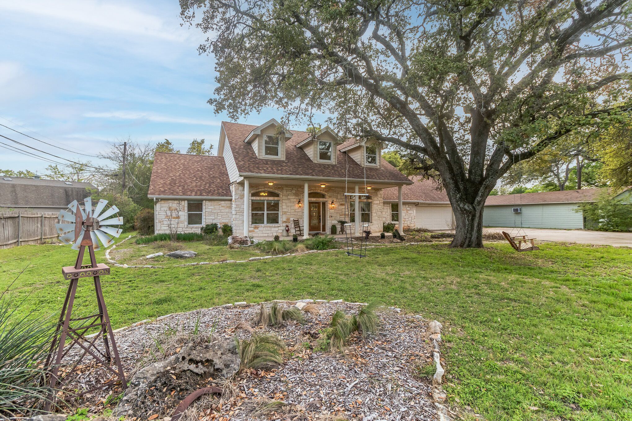 Large groups Welcome! 4BD 2BA Large Home near Domain & Hospitals! 