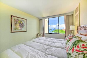 1 bedroom, iron/ironing board, WiFi, bed sheets - Cute Beachfront Condo w/ Lanai & Resort Pools (Lahaina)