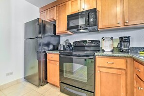 Fridge, microwave, stovetop, dishwasher