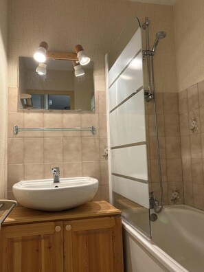Bathtub, hair dryer