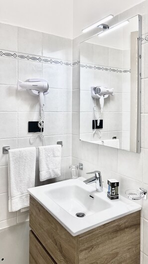 Bathroom - La Maison - Boutique Rooms (Sperlonga)