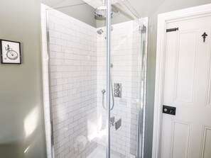 Shower, hair dryer - Catamouse (Milford Haven)