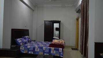 Standard Double Room | Iron/ironing board, free WiFi, bed sheets