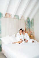 Ropa de cama de alta calidad y minibar 