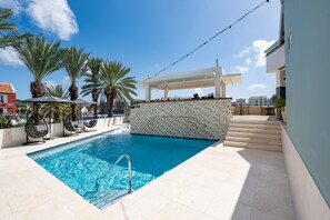 Bar en bord de piscine