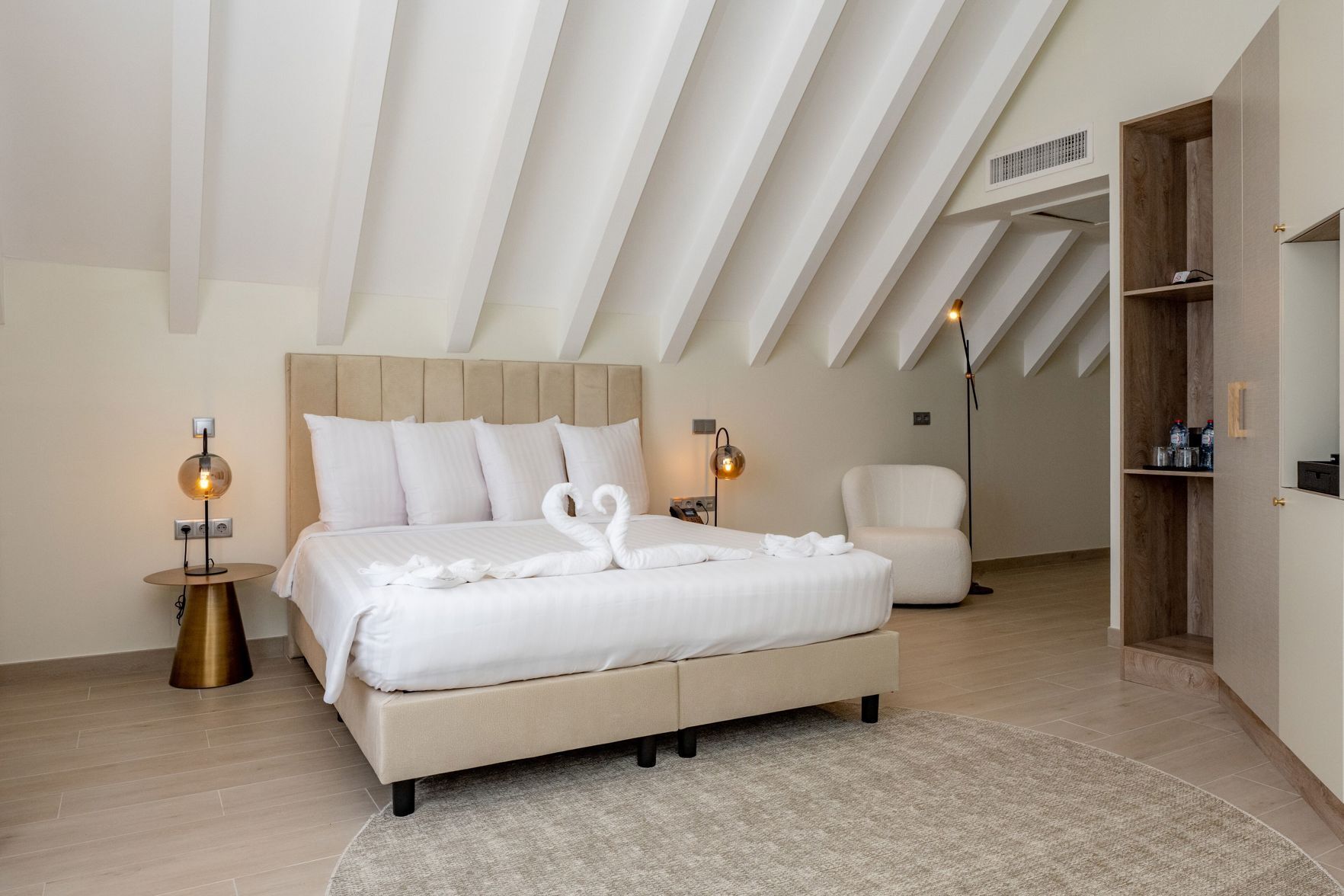 Premium bedding, minibar, in-room safe, desk