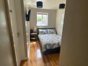 1 bedroom, free WiFi, bed sheets - Private room and bathroom with own entrance near Warwick town centre (Warwick)