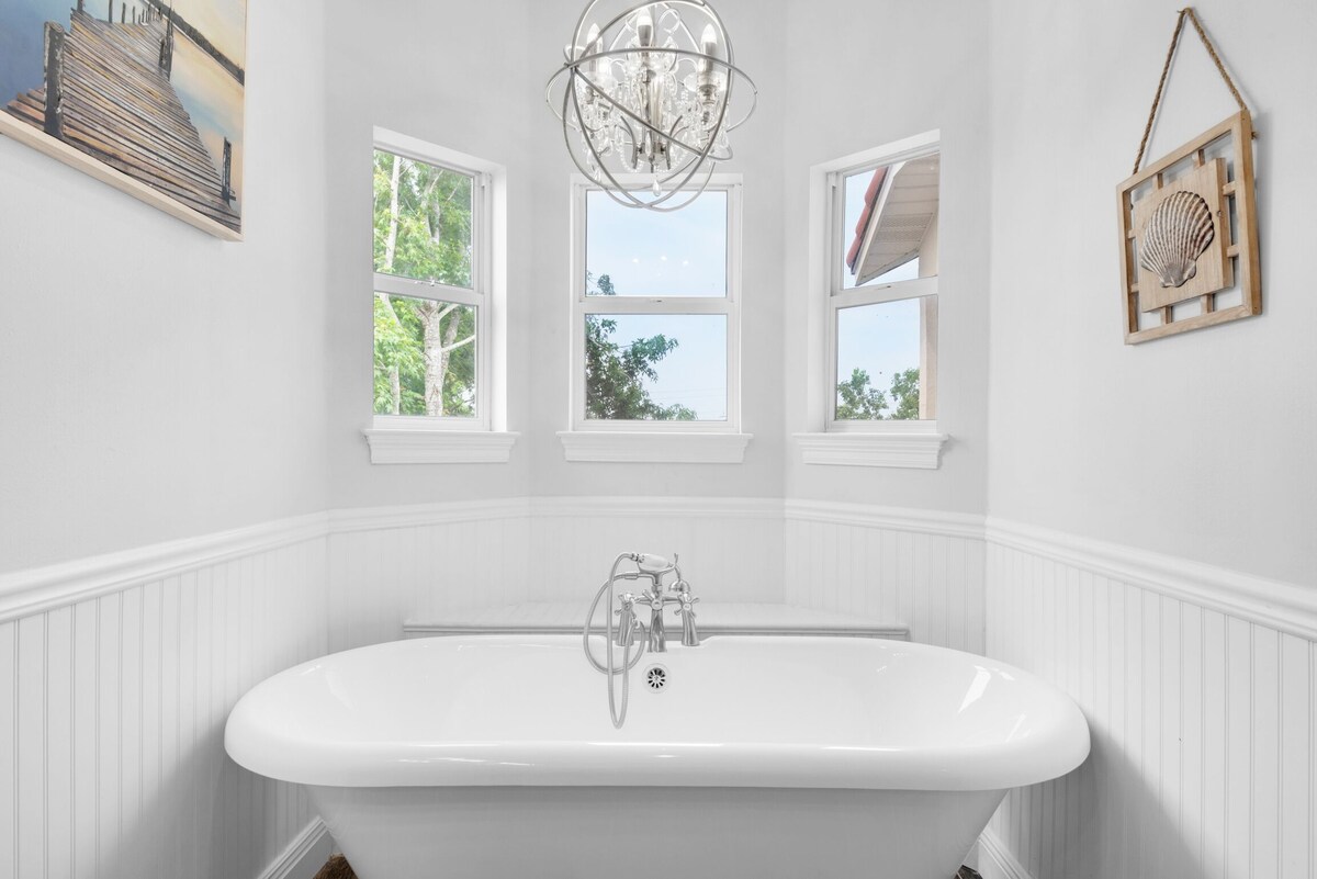 🐶️ Pet Friendly I Fenced Yard I 5BR Serenity by the Sea🐶️