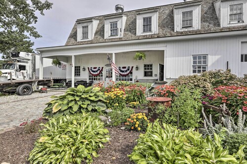Charming Farmhouse w/ Pool & Fishing Pond!