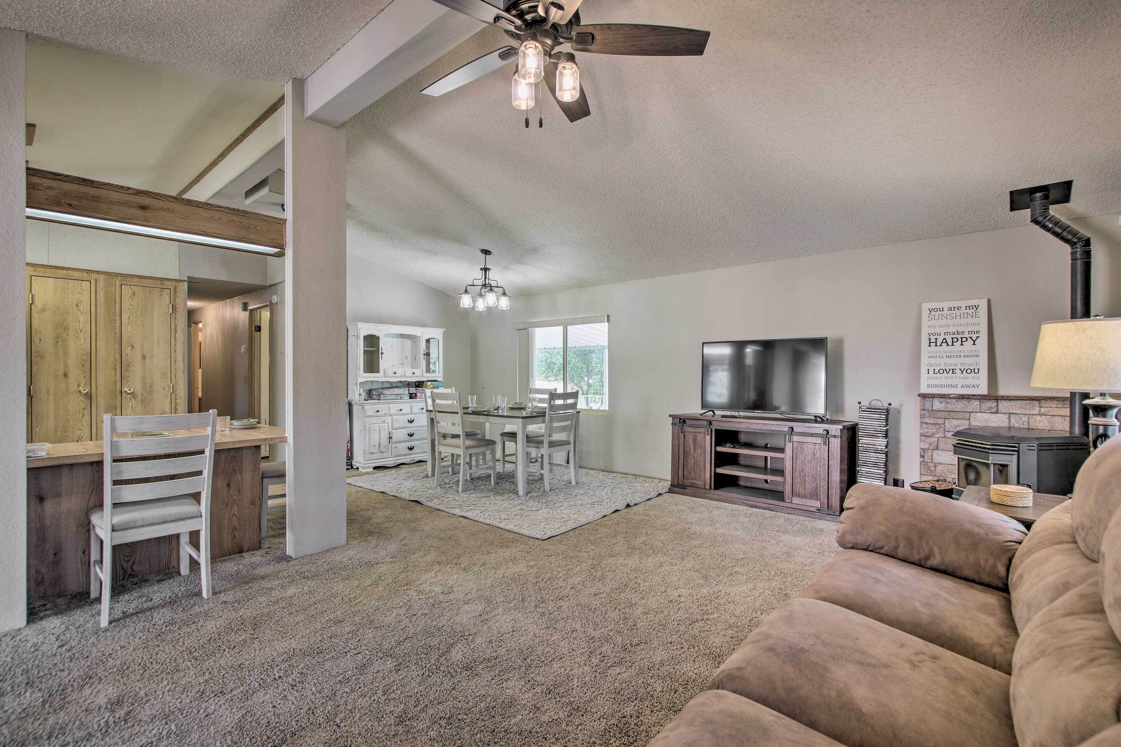Family-Friendly Home ~ 1 Mi to Kern River!